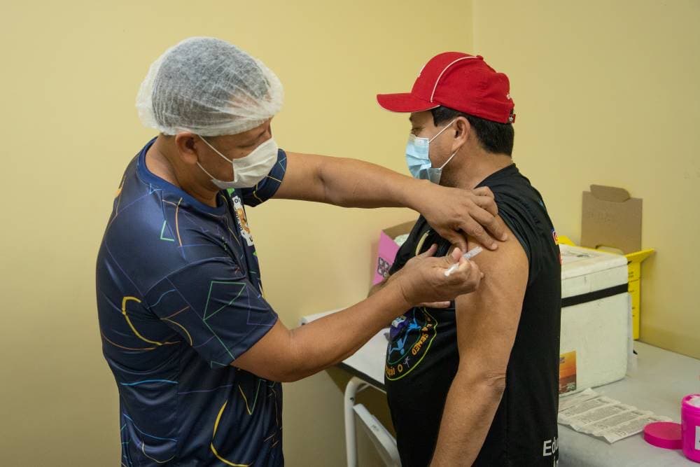 Divulgado novo intervalo para a segunda dose da Pfizer; veja