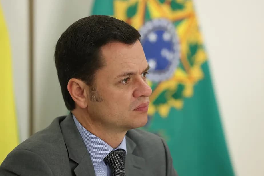 Torres deixa sede da PF após depoimento sobre ação da PRF nas eleições