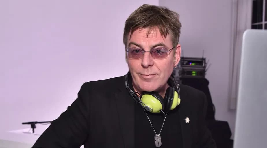 Após batalha contra o câncer, Andy Rourke, baixista do The Smiths, morre aos 59 anos