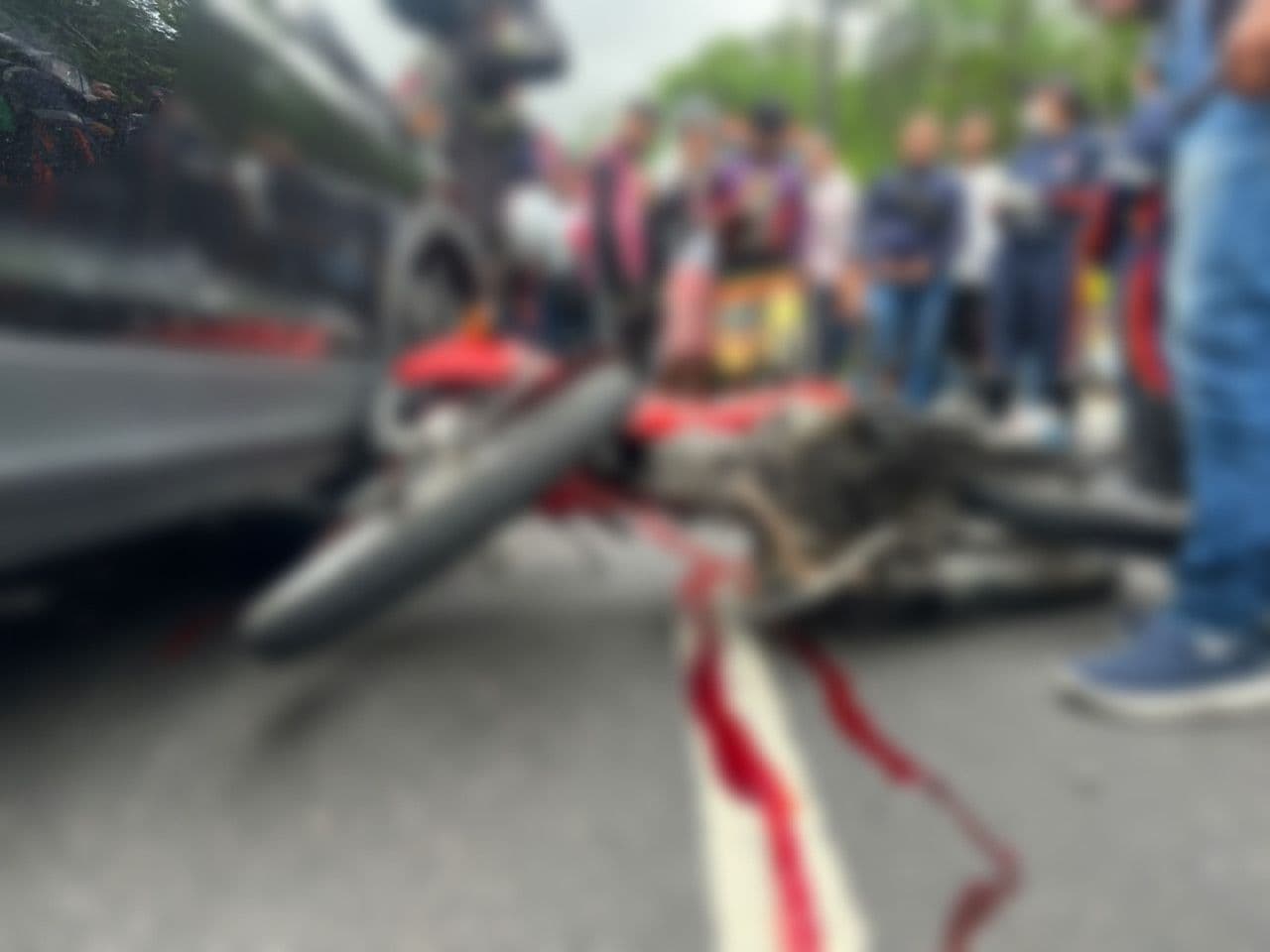 VÍDEO: Motociclista de app tem cabeça esmagada em acidente de trânsito em Manaus