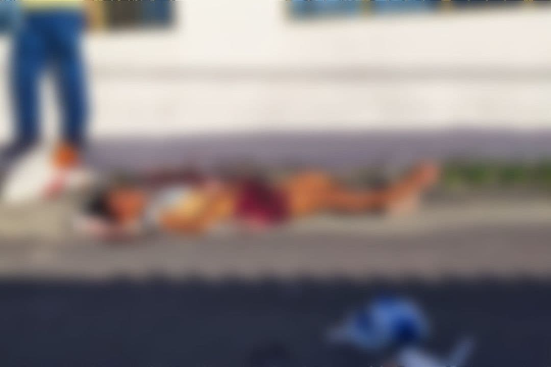 IMAGEM FORTE: Moradora de rua é espancada e assassinada a tiros, em Manaus