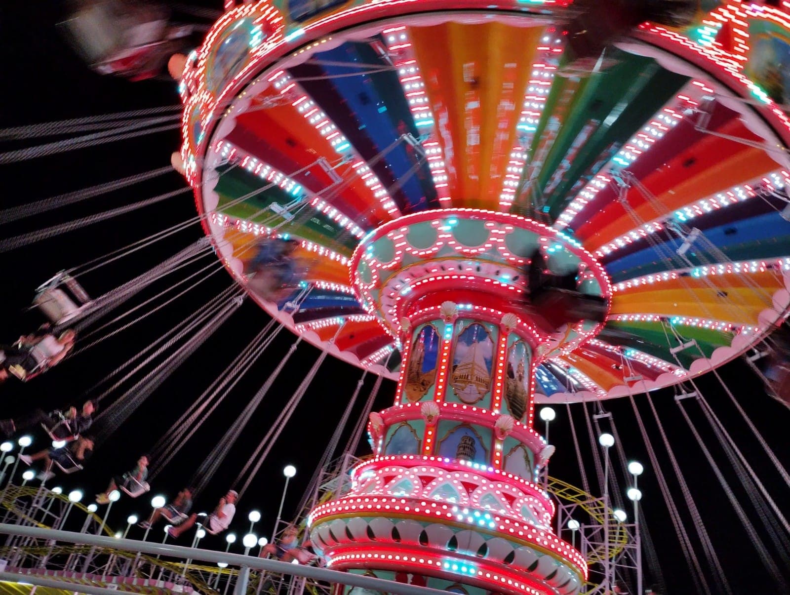 Alimentos não perecíveis podem ser trocados por ingressos em parque de diversão em Manaus