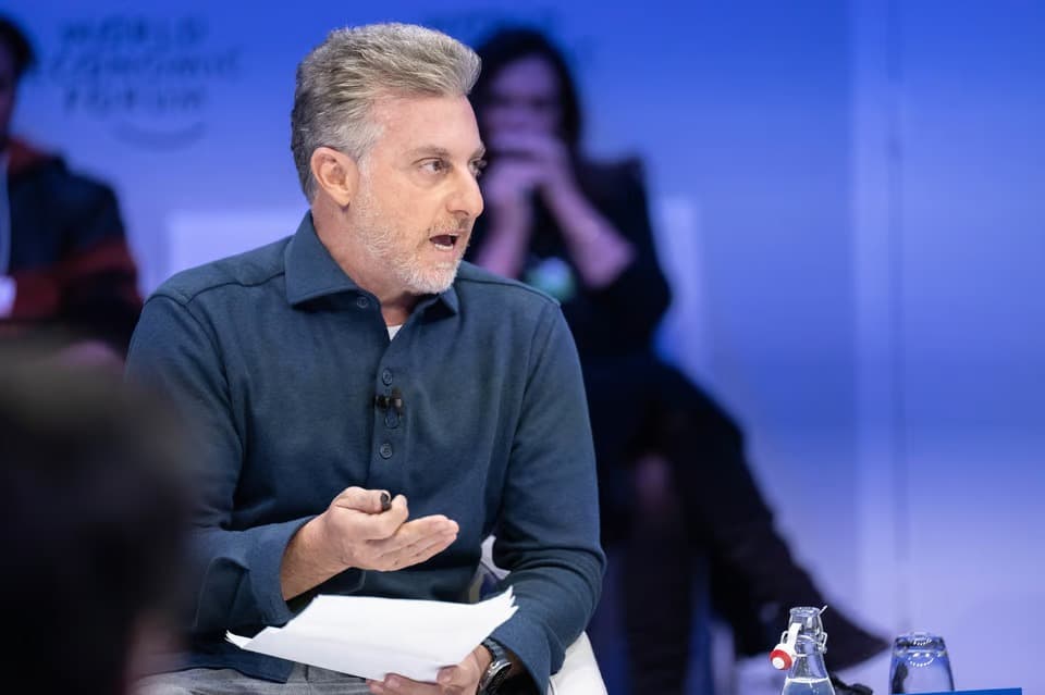 ‘Não é só uma narrativa’, diz Luciano Huck sobre ditadura venezuelana