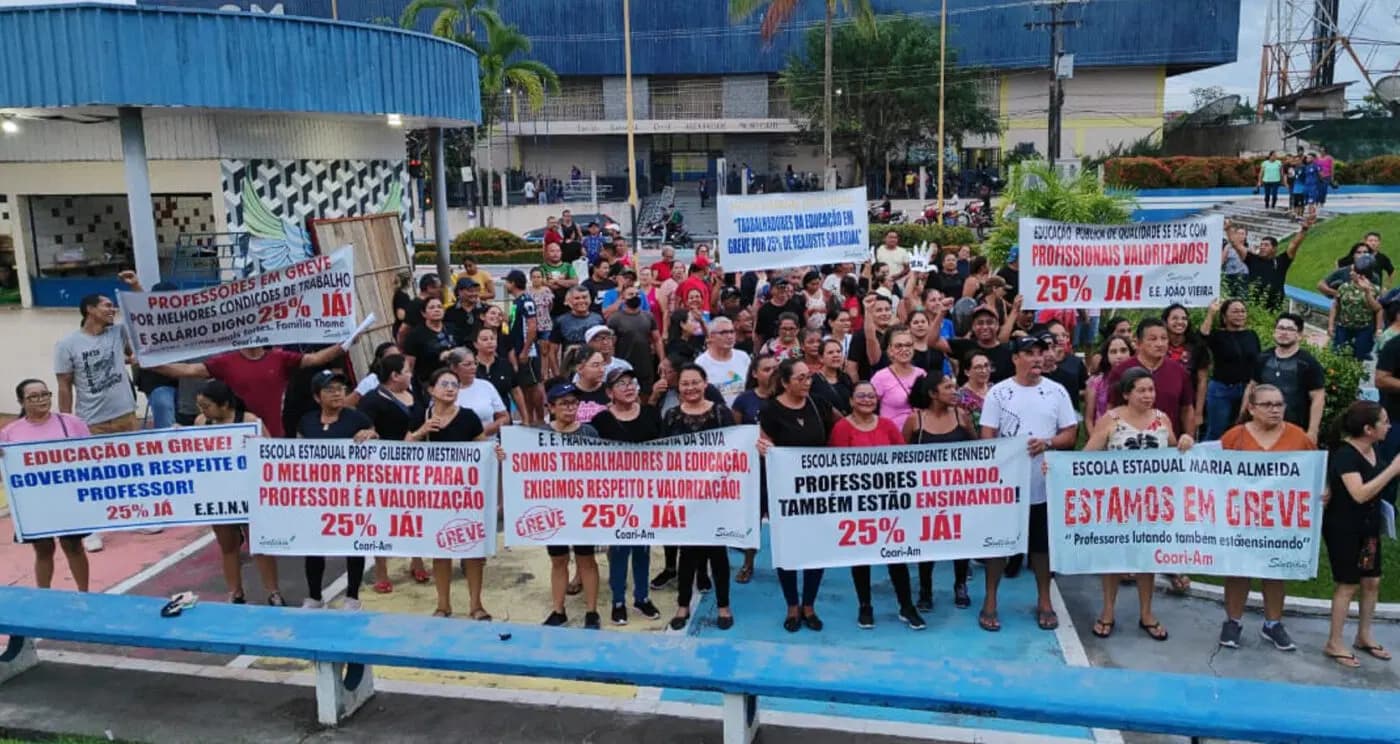 Governo faz nova proposta e pede fim da greve do professores no AM