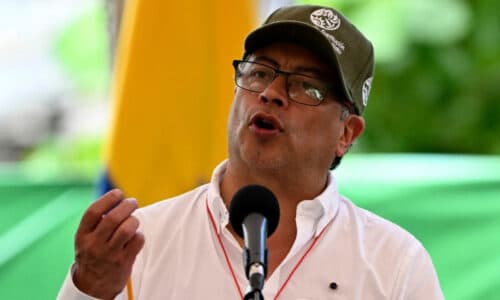 Queda de avião: Presidente da Colômbia volta atrás e diz que crianças desaparecidas não foram encontradas