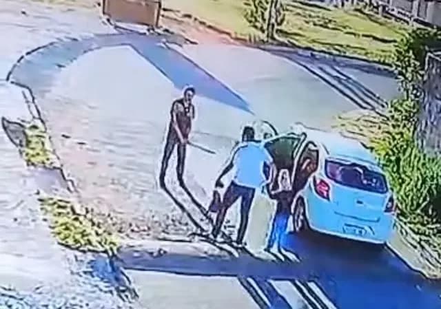 VÍDEO: motorista de app parte para cima de pai e criança autista com taco de beisebol