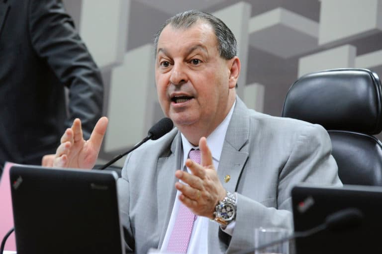 Bolsonaro é condenado a pagar R$ 30 mil por danos morais a Omar Aziz