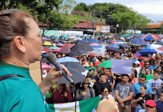 Professores vão se reunir em assembleia nesta sexta-feira para decidir rumos da greve