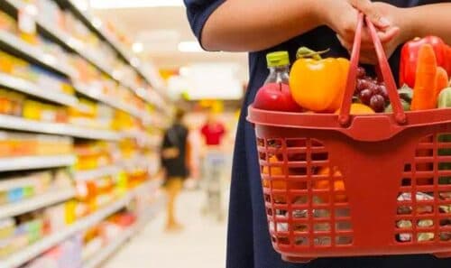 Auxílio-alimentação de servidores de Manaus continuará a ser pago em folha, diz prefeitura