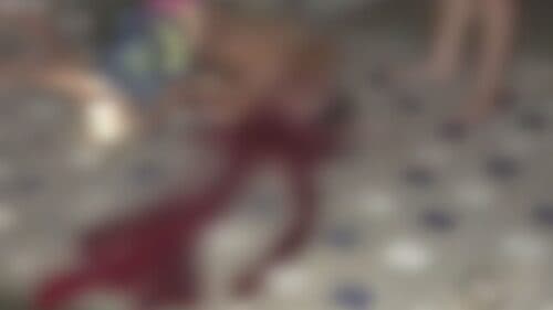 IMAGEM FORTE! Homem é executado com tiros na cabeça no meio da rua, em Manaus