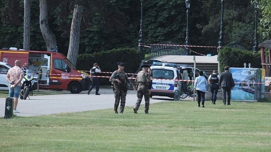 ATENTADO: Homem entra em parque infantil e fere quatro crianças e dois adultos