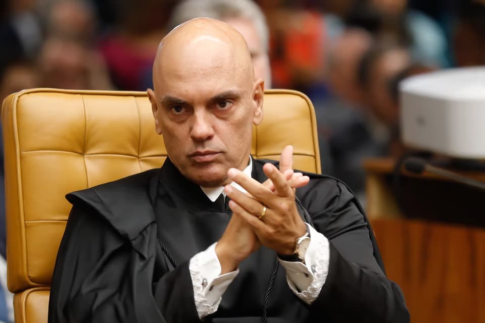 Moraes interrompe julgamento sobre disputa entre Apple e Gradiente