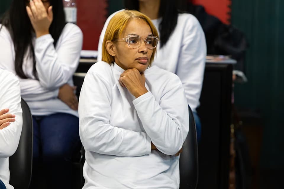 Presa por morte de ex-marido, Flordelis vai se casar