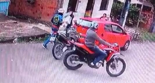 VÍDEO: Moradores do Monte das Oliveiras são surpreendidos por assaltantes em motos