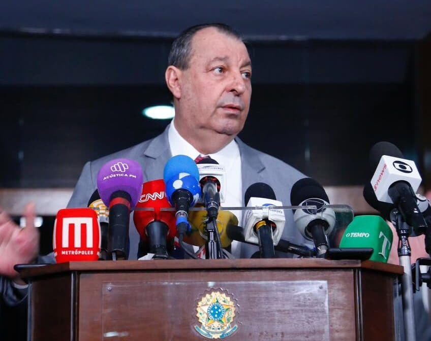 Senador Omar vai retirar Fundeb do limite de gastos do Arcabouço Fiscal