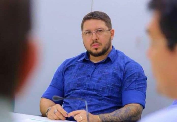 Filiação de Carlos Almeida no PT revela desalinho do partido no Amazonas