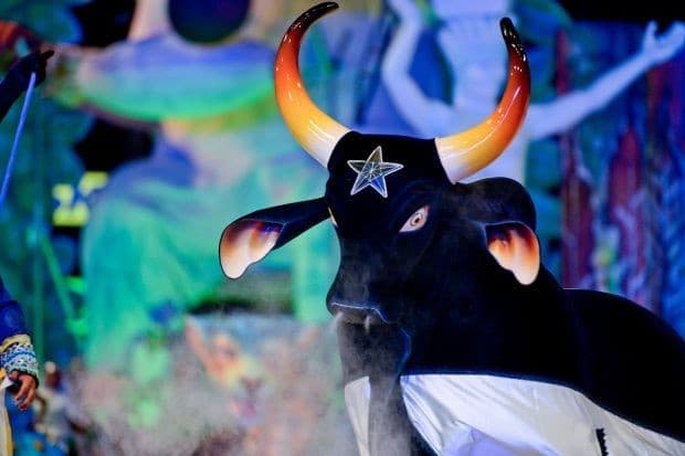 Denúncia acusa envolvimento de jurados do Festival de Parintins com membros do Caprichoso