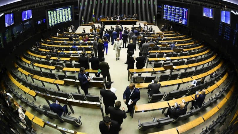 Câmara aprova Projeto de Lei que torna crime a discriminação de políticos