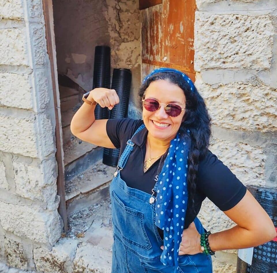 Brasileira compra três casas por R$16 na Itália. Veja fotos