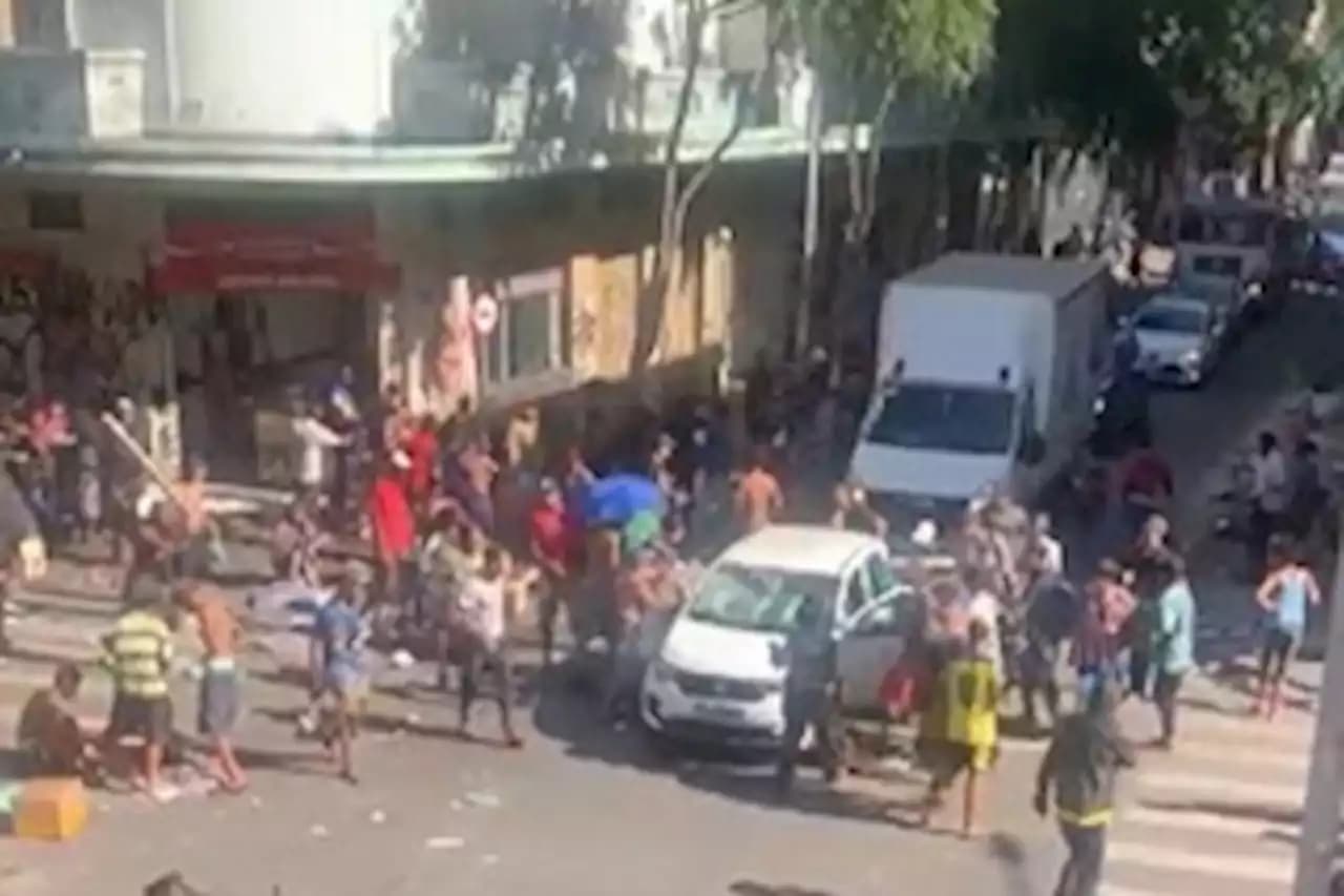 VÍDEO: motorista de app tem carro atacado na Cracolândia