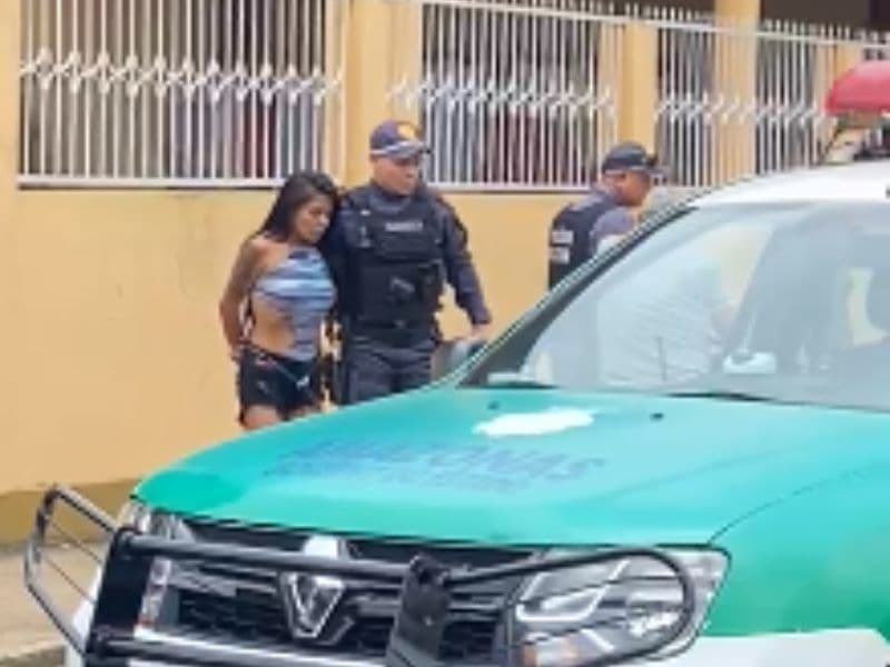 VÍDEOS: Mãe é presa em flagrante após golpear a filha com tesouradas no Amazonas