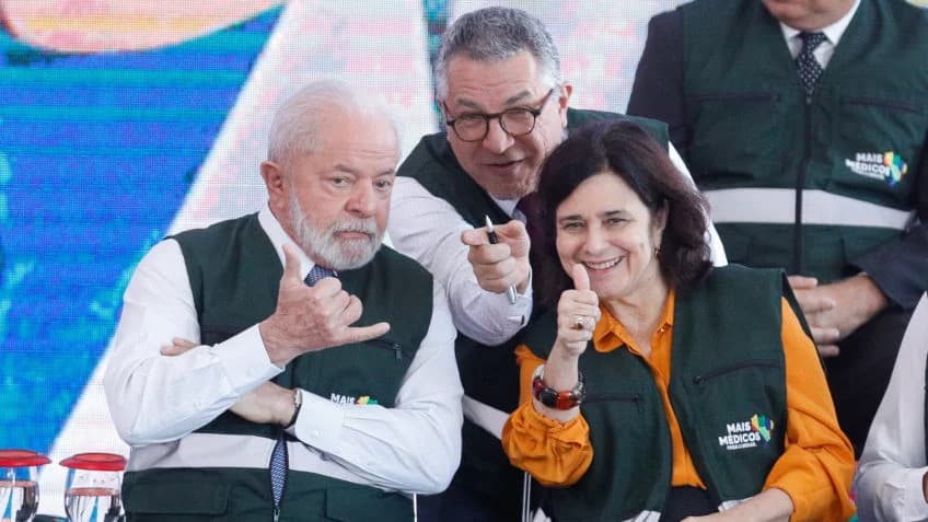 Lula diz que ministra da Saúde não é “trocável”