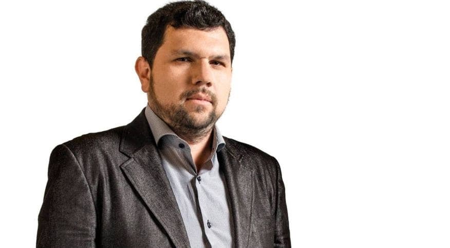 Alexandre de Moraes coloca blogueiro Oswaldo Eustáquio na lista de procurados da Interpol