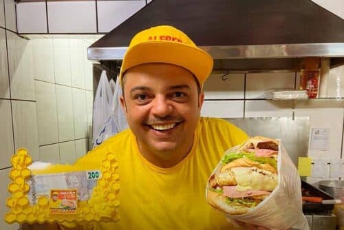 VÍDEO: Lanchonete dá R$ 600 a quem comer sanduíche de 1,5 kg em 10 minutos