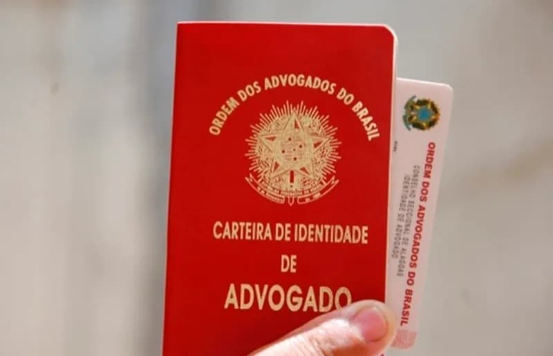 Vereador cria PL para permitir advogados furarem fila em bancos