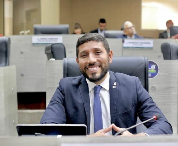 CMM: mandato de Eduardo Assis acumula gastos do cotão e projetos irrelevantes