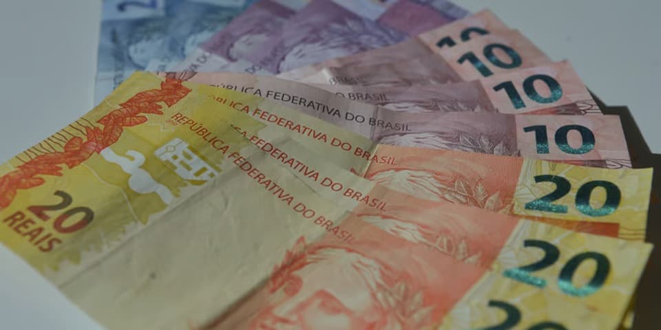 Prévia do PIB indica maior retração da economia desde março de 2021