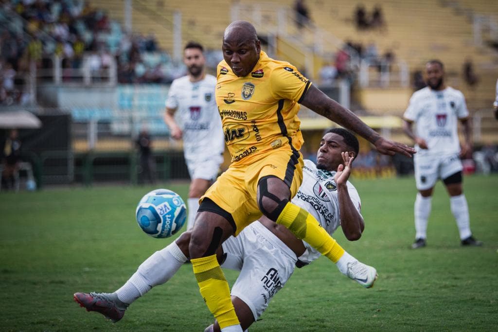 Amazonas FC é goleado e perde liderança da Série C