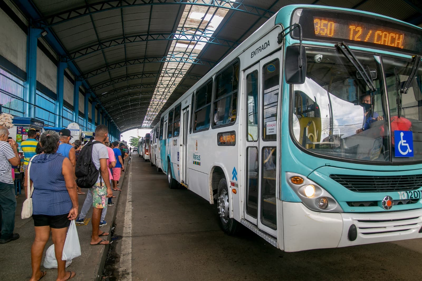 Embarque e desembarque fora do ponto de ônibus passa a ser permitido em Manaus