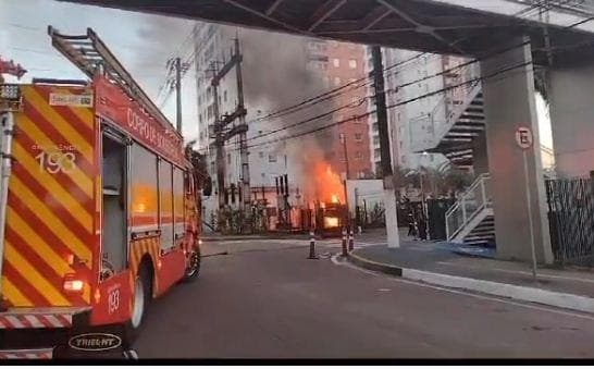 VÍDEO: Incêndio atinge subestação de energia de shopping, em Manaus