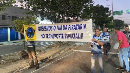 VÍDEO: Transporte especial faz manifestação e deixa trânsito lento em Manaus