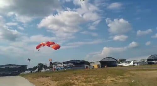 VÍDEO: Paraquedista perde o controle e cai em área do Aeroclube, em Manaus