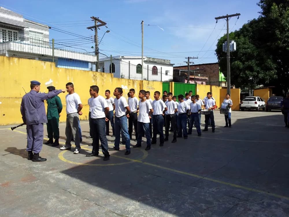 Seduc analisa decisão do Governo de encerrar escolas cívico-militares no AM