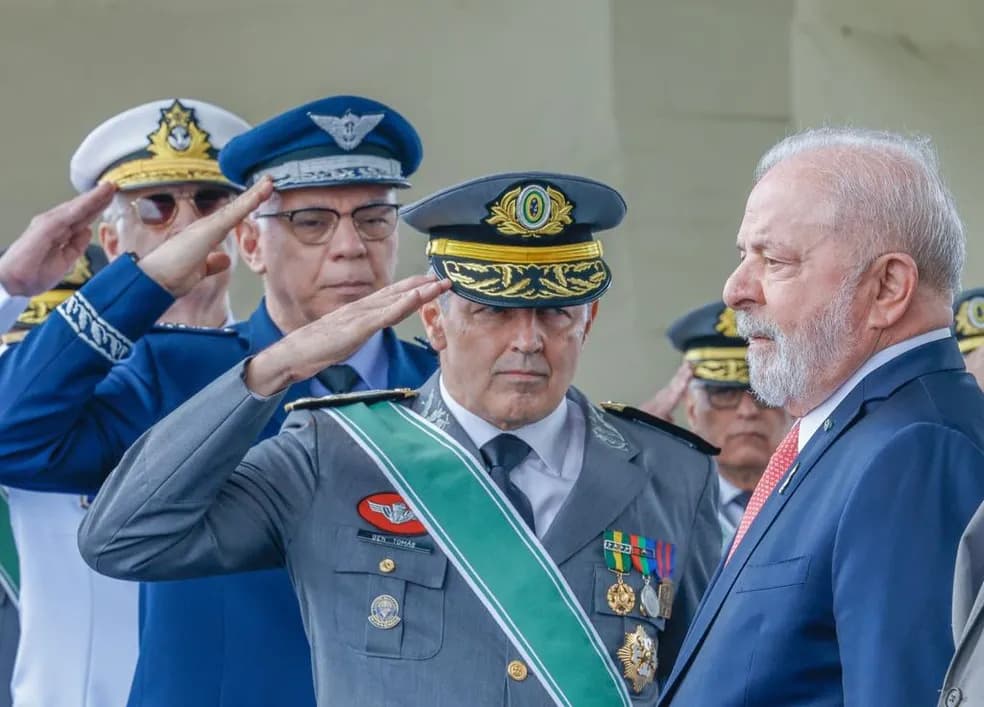 Lula promove mudanças em cargos das Forças Armadas
