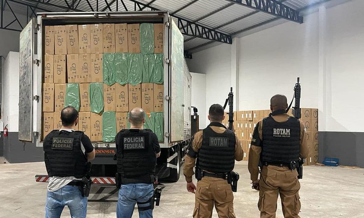 Grupo que pagava policiais para facilitar contrabando de cigarros é alvo da PF