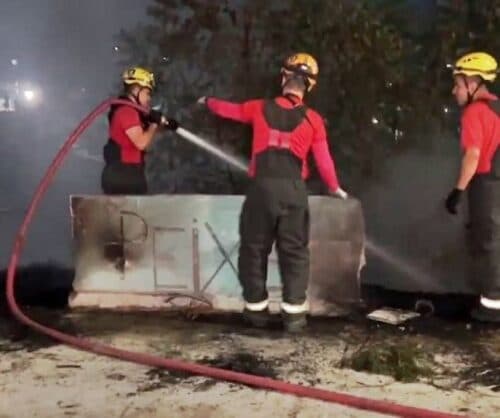 VÍDEO: Incêndio destrói galpão de madeira, em Manaus