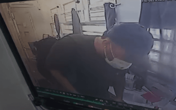 VÍDEO: Câmeras registram assalto em casa lotérica no bairro Compensa