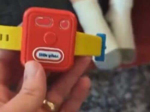 VÍDEO: mãe viraliza ao colocar tornozeleira eletrônica em filho de 5 anos