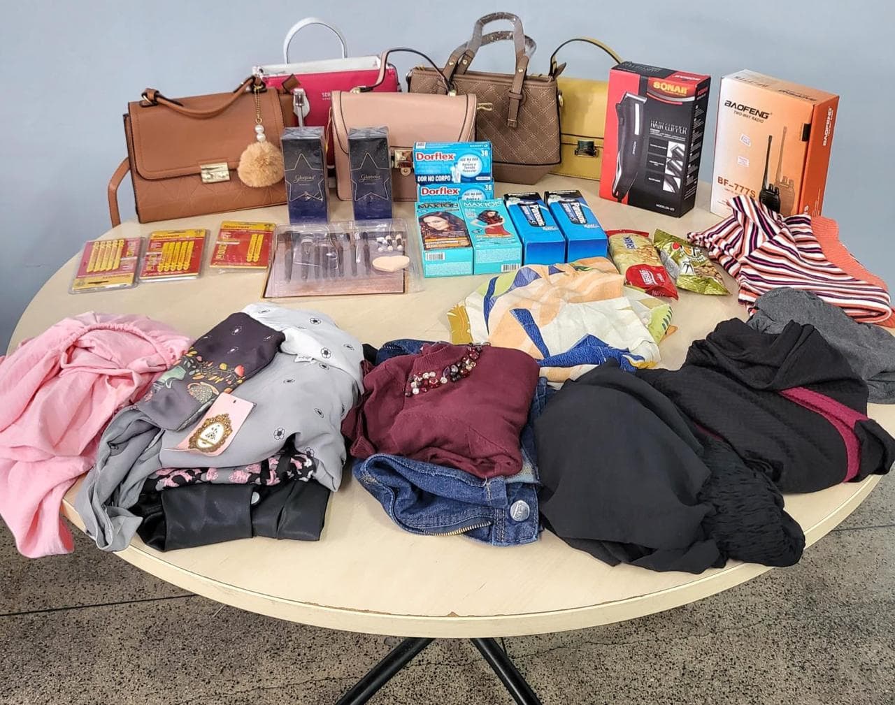 Polícia prende grupo suspeito de furtar lojas no Centro de Manaus