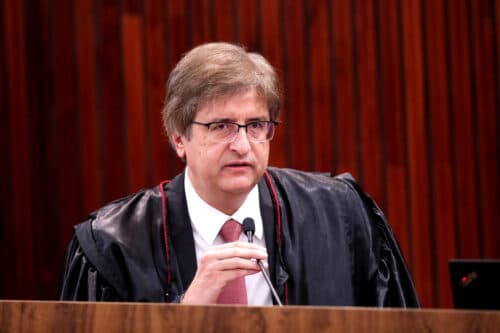 Procurador que representou Bolsonaro no caso dos embaixadores é o preferido para assumir PGR