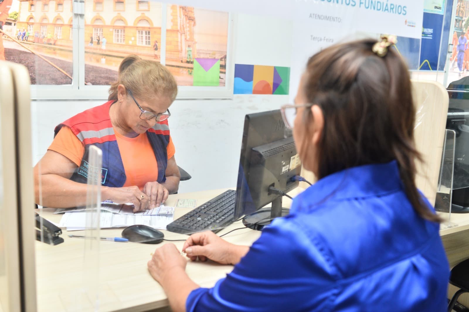 Sem agendamento, atualização de cadastro habitacional e fundiário é oferecida em Manaus