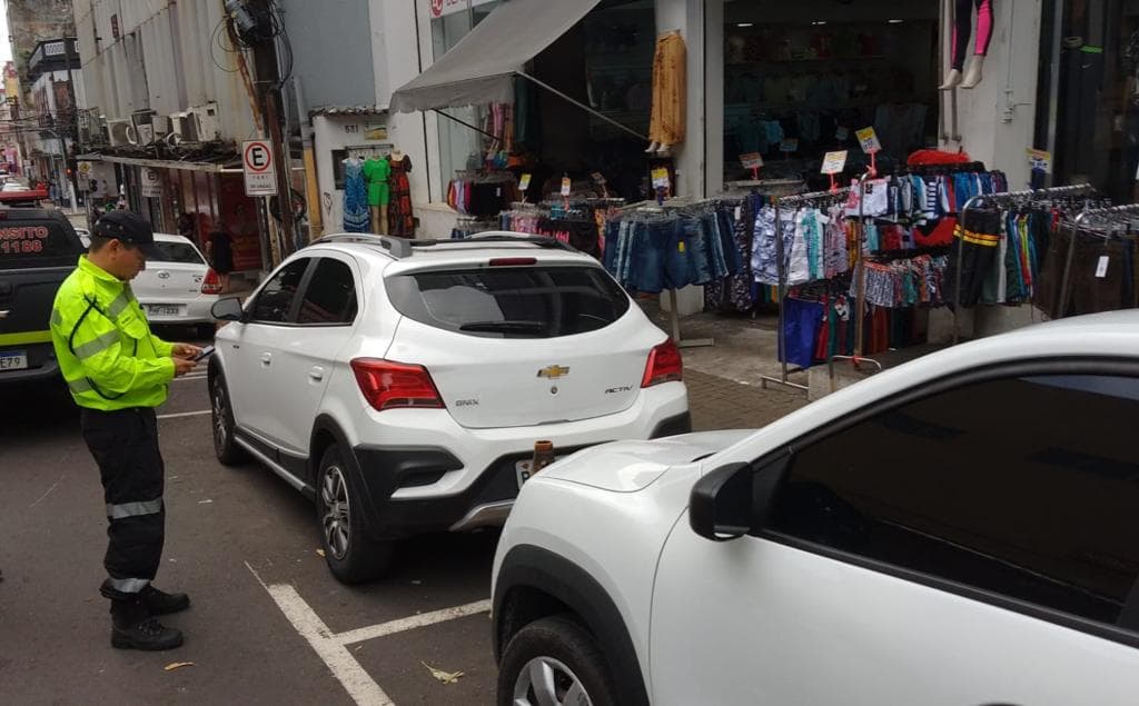 Mais de 30 veículos são autuados no centro de Manaus