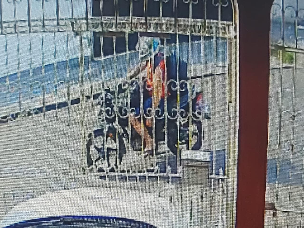 VÍDEO: Motoqueiro flagrado dando tapa em bunda de mulher