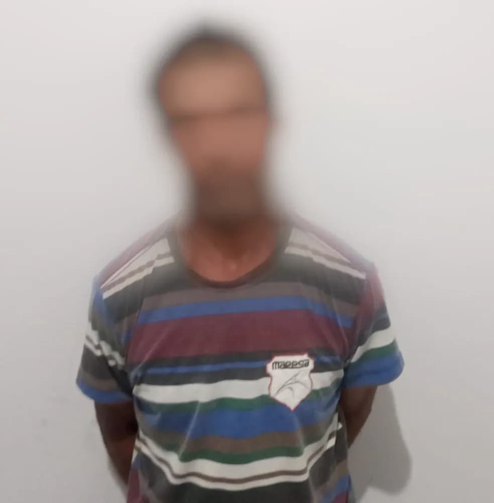 Suspeito de matar mulher é preso enquanto fugia em van