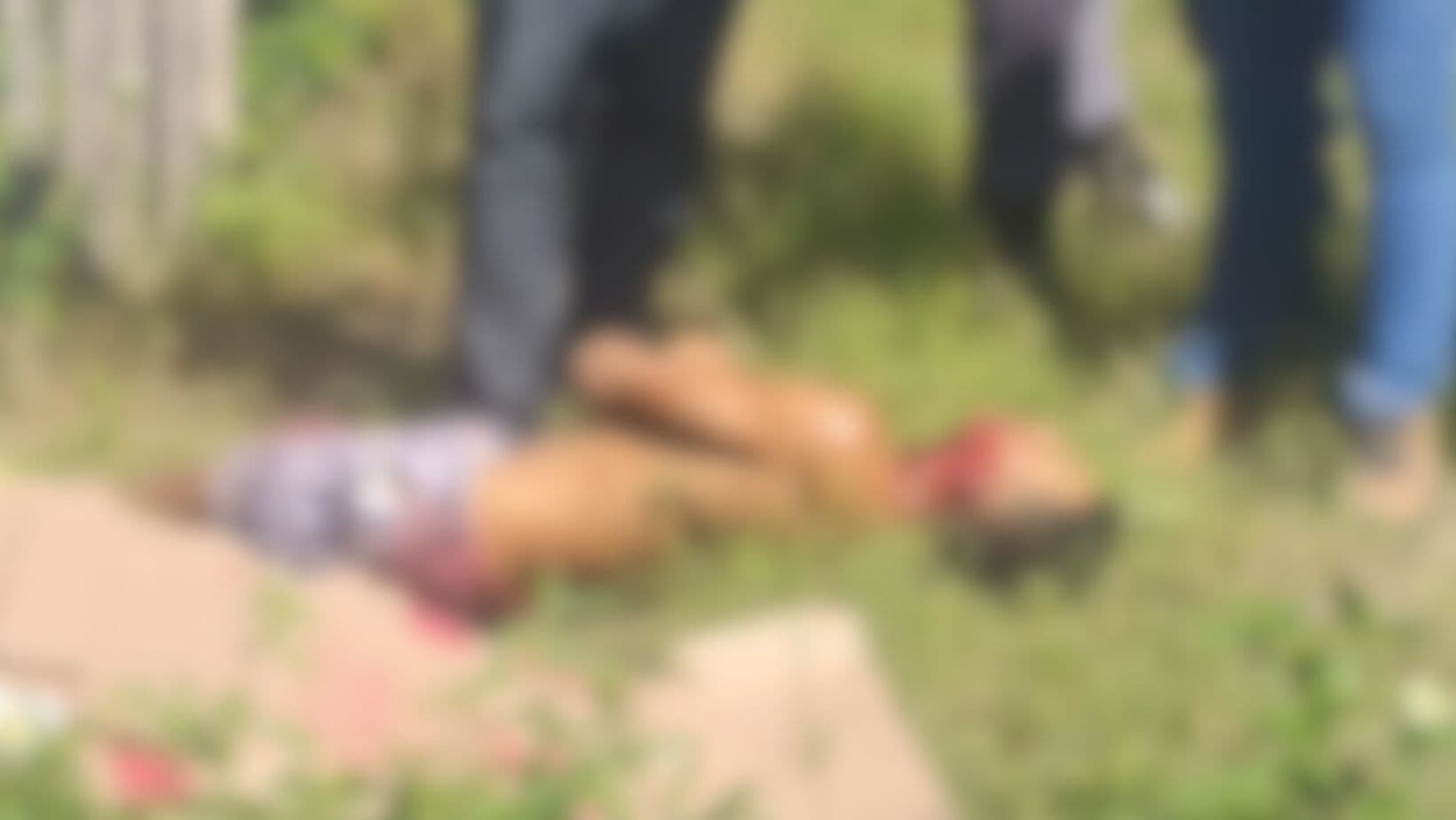 Corpo é encontrado degolado e com 10 facadas em área de mata, em Manaus