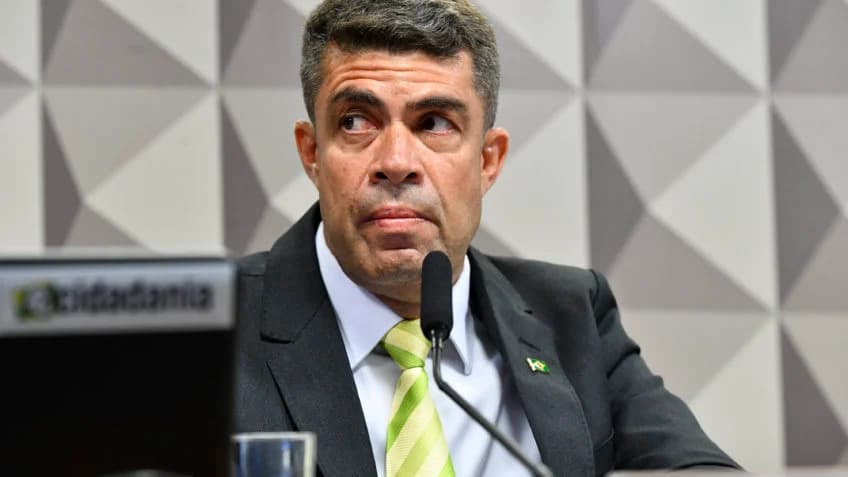 Em CPI, ex-ajudante diz ter feito “pequenos pagamentos” para a família Bolsonaro